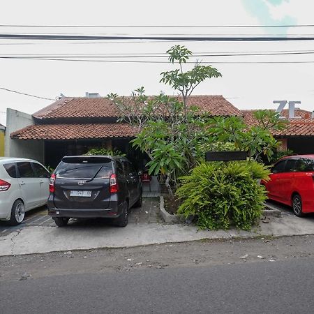Reddoorz Near Lotte Mart Maguwoharjo Yogyakarta Ξενοδοχείο Εξωτερικό φωτογραφία