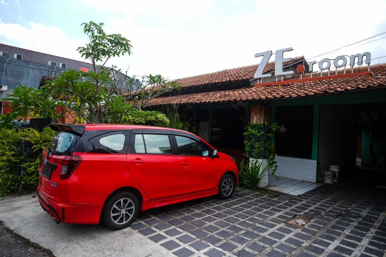 Reddoorz Near Lotte Mart Maguwoharjo Yogyakarta Ξενοδοχείο Εξωτερικό φωτογραφία