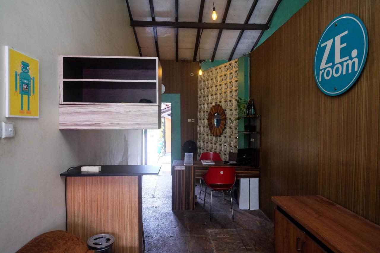 Reddoorz Near Lotte Mart Maguwoharjo Yogyakarta Ξενοδοχείο Εξωτερικό φωτογραφία